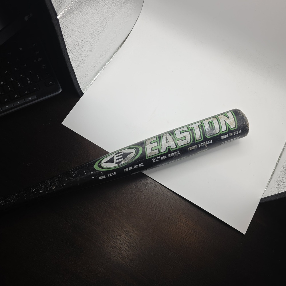 Easton Magnum Youth Baseball Bat LK16 29 inch 22 oz 2-1/4 Barrel Black Green